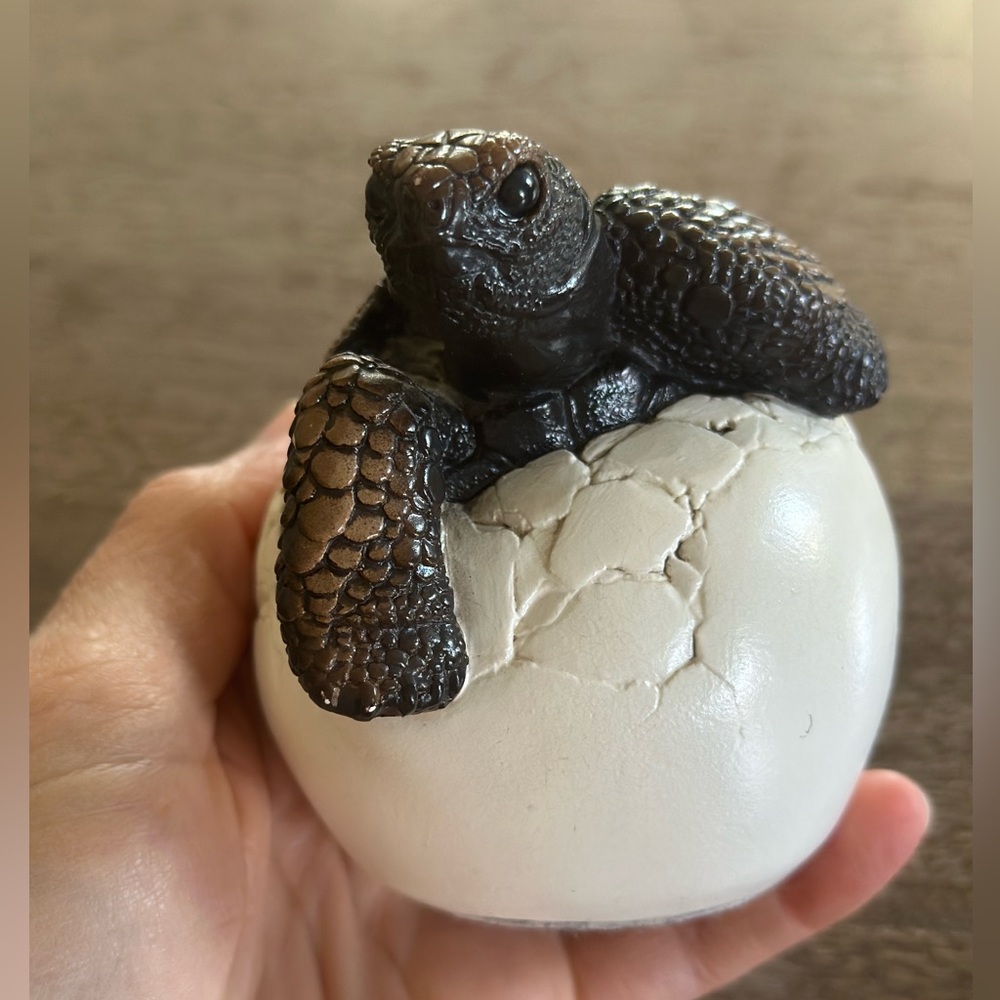 Windstone Editions Baby Turtle Hatching From Egg Figurine Pena 1987 California
